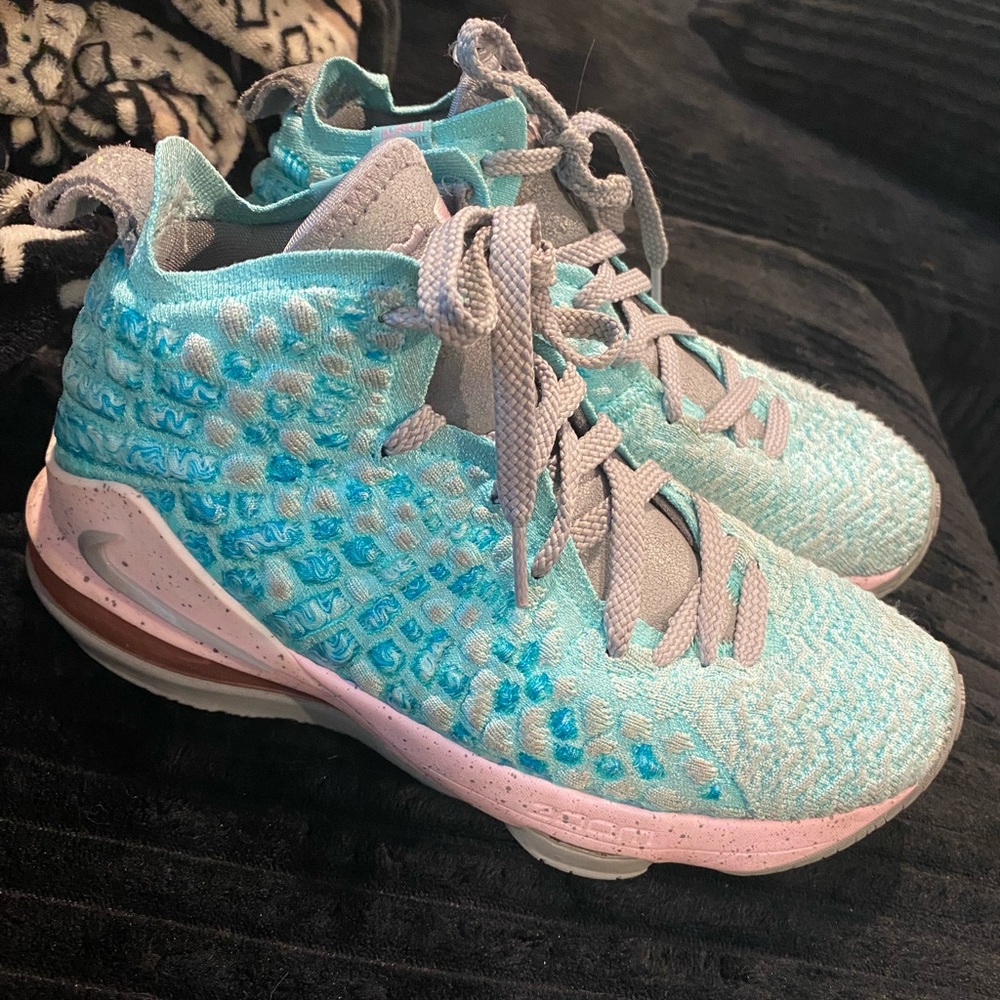 Nike lebron 17 south beach